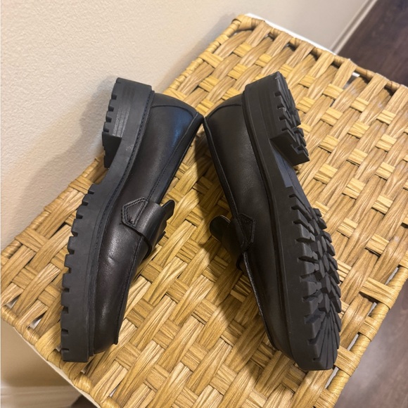 Banana Republic Black Leather Loafers - Picture 5 of 5